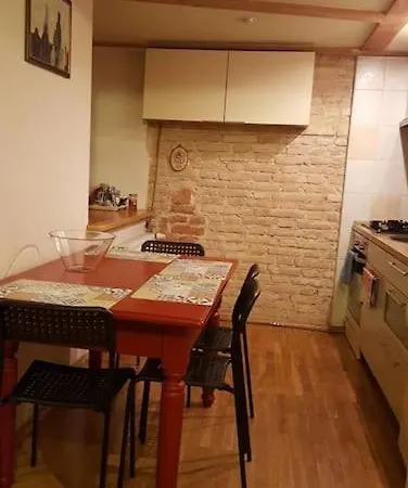 2 Bedroom Old Town With Mezzanine *